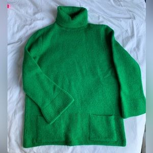 Green oversized sweater jumper